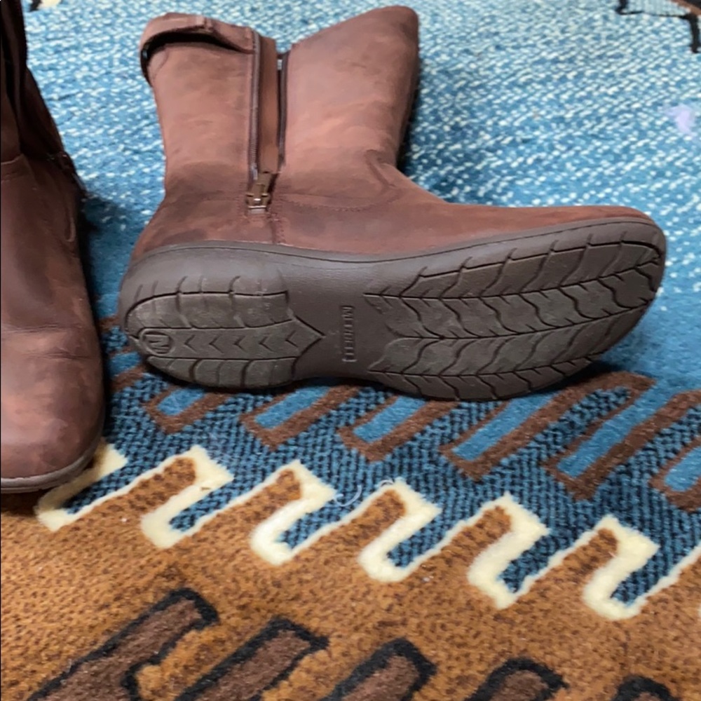 Boots - Picture 2 of 3